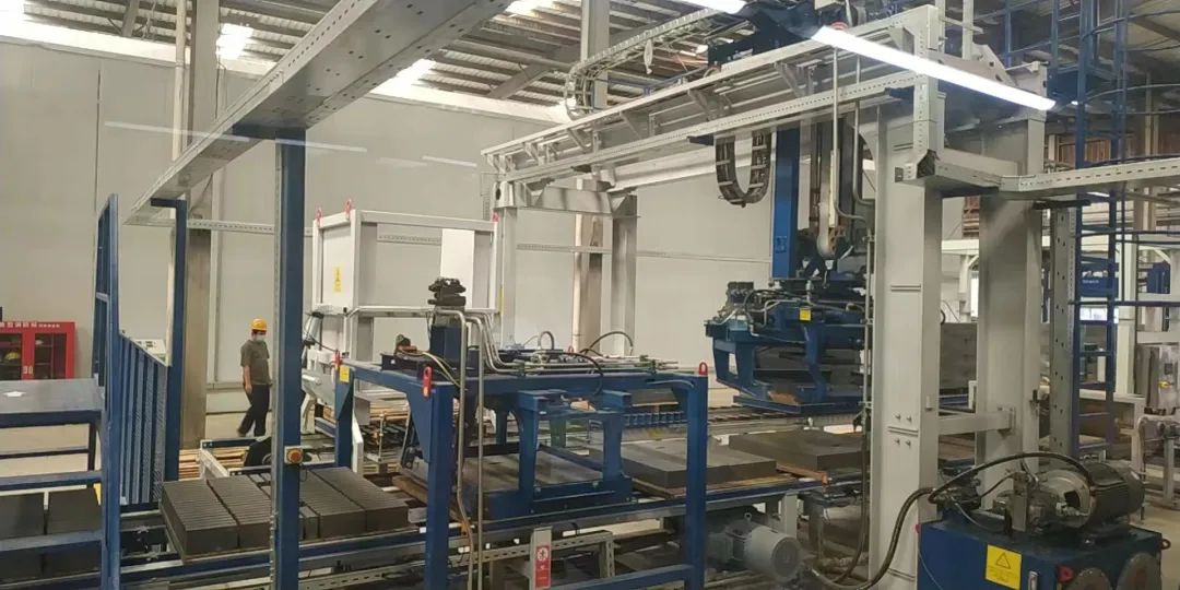 現(xiàn)場直擊丨ZN1200S全自動生態(tài)砌塊生產(chǎn)線進(jìn)入試生產(chǎn)階段，助力疫情后華中市政建設(shè)全速發(fā)展