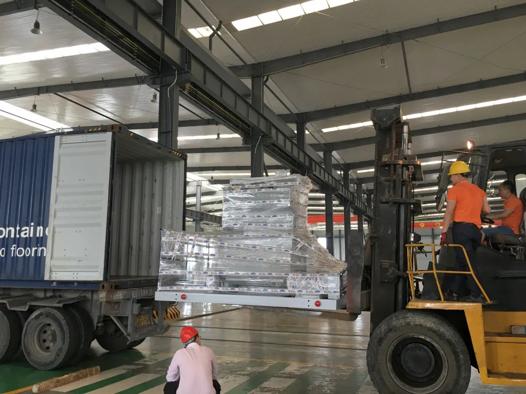 項(xiàng)目發(fā)貨|泉工QT6全自動(dòng)砌塊成型機(jī)生產(chǎn)線發(fā)貨烏拉圭，助力市政建設(shè)！