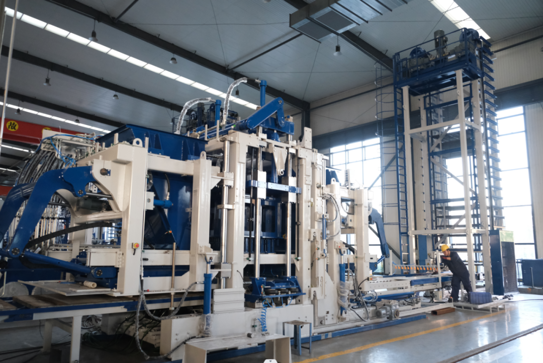 整裝待發(fā)，泉工又一生產(chǎn)線進(jìn)入發(fā)貨前調(diào)試階段，助力華中城市提速發(fā)展