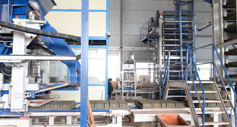 一機(jī)多磚、節(jié)能降碳，泉工策尼特15型打造綠色建材“泉工樣板”